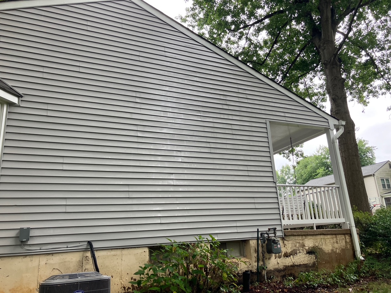 House washing after pressure cleaning – Northern Virginia home